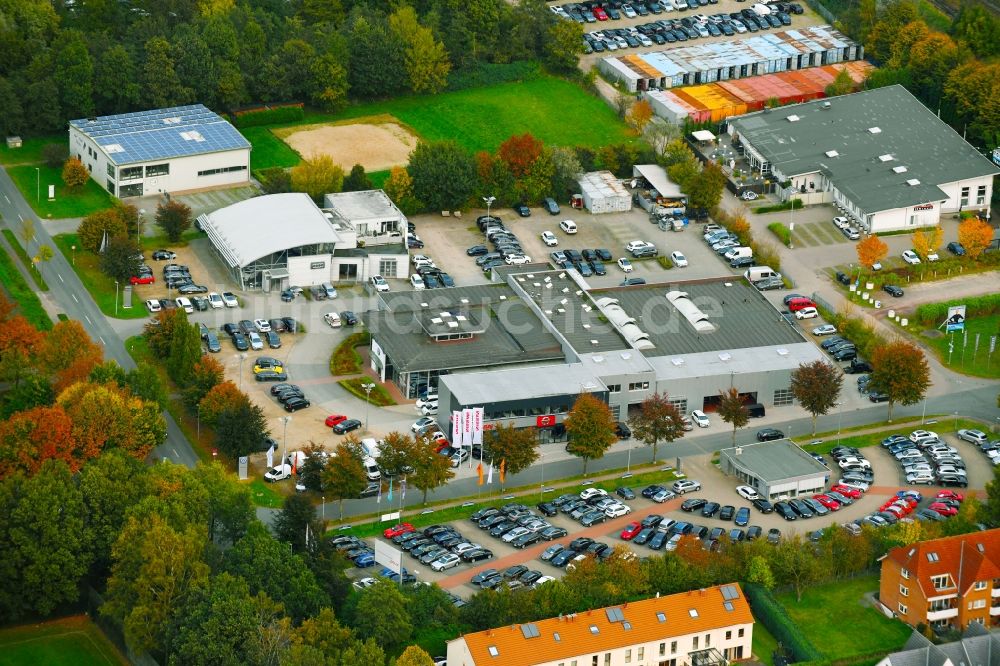 Weyhe aus der Vogelperspektive: Autohandels- Gebäude des Autohauses Autohaus Brandt GmbH im Ortsteil Kirchweyhe in Weyhe im Bundesland Niedersachsen, Deutschland