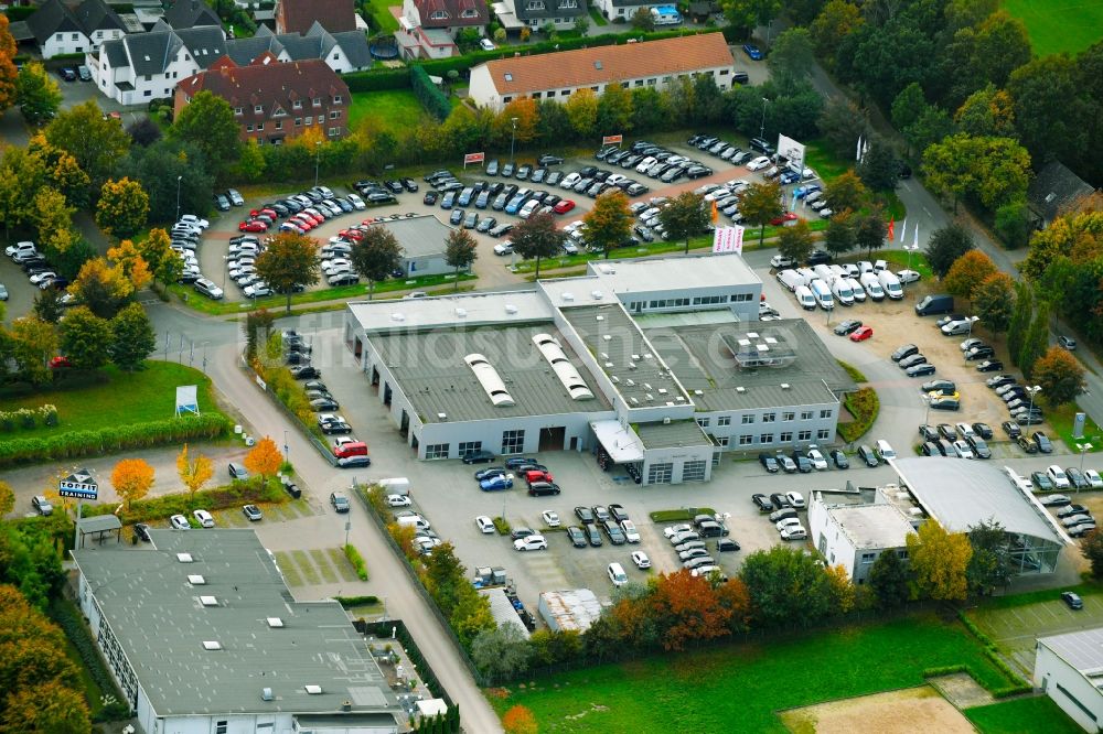 Weyhe von oben - Autohandels- Gebäude des Autohauses Autohaus Brandt GmbH im Ortsteil Kirchweyhe in Weyhe im Bundesland Niedersachsen, Deutschland