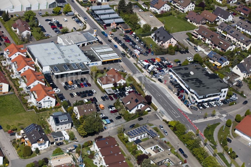 Rutesheim aus der Vogelperspektive: Autohandels- Gebäude des Autohauses Autohaus Epple GmbH & Co. KG an der Leonberger Straße in Rutesheim im Bundesland Baden-Württemberg, Deutschland