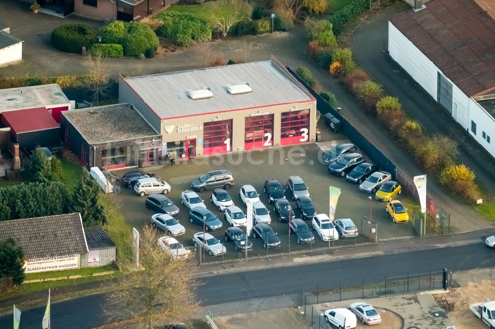 Luftbild Voerde (Niederrhein) - Autohandels- Gebäude des Autohauses Autohaus Schnurbusch GmbH Grenzstraße im Ortsteil Holthausen in Voerde (Niederrhein) im Bundesland Nordrhein-Westfalen