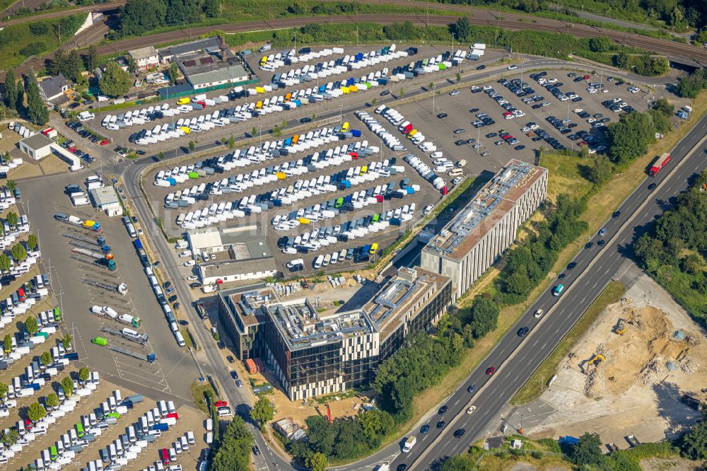 Düsseldorf aus der Vogelperspektive: Autohandels- Gebäude des Autohauses Dein Autoankauf Düsseldorf mit belegter Parkfläche in Düsseldorf im Bundesland Nordrhein-Westfalen