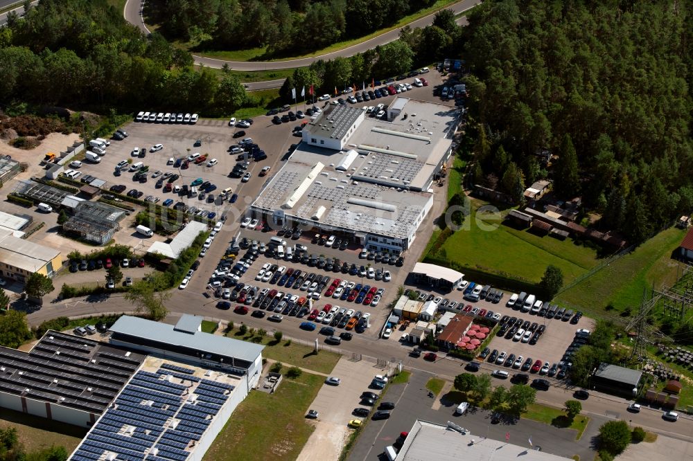 Luftaufnahme Roth - Autohandels- Gebäude des Autohauses der Feser, Graf & Co. Automobil Holding GmbH in der Fuggerstraße in Roth im Bundesland Bayern, Deutschland