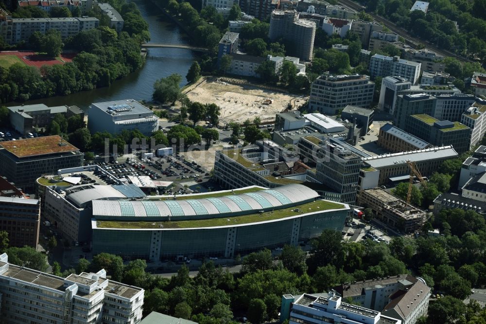 Luftbild Berlin - Autohandels- Gebäude des Autohauses Mercedes-Benz Berlin am Salzufer in Berlin