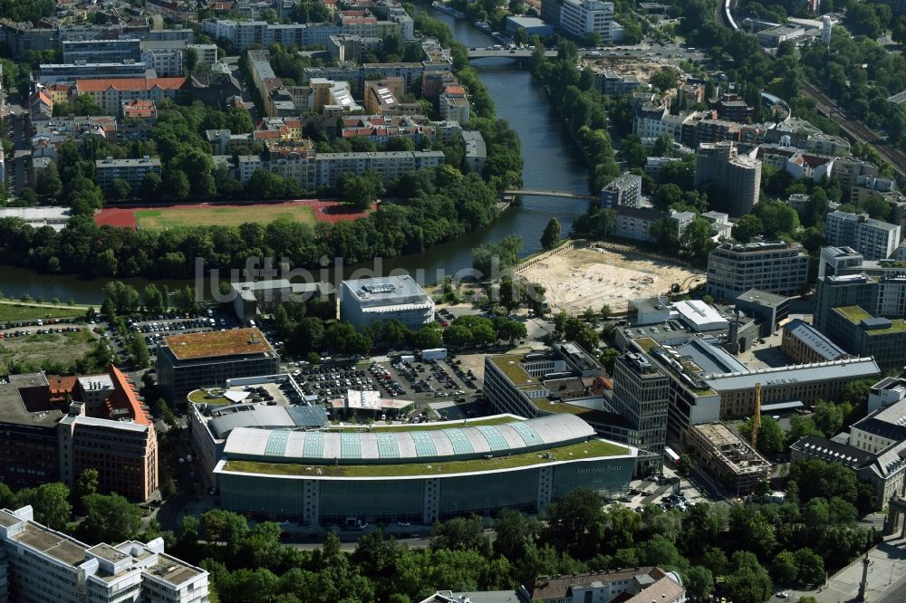 Luftaufnahme Berlin - Autohandels- Gebäude des Autohauses Mercedes-Benz Berlin am Salzufer in Berlin