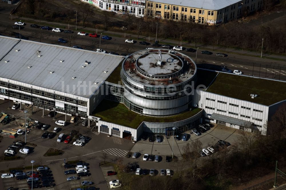 Leipzig von oben - Autohandels- Gebäude des Autohauses Mercedes-Benz Stern Auto Center Leipzig an der Richard-Lehmann-Straße im Ortsteil Marienbrunn in Leipzig im Bundesland Sachsen