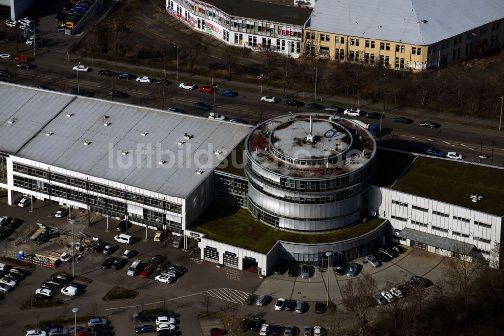 Leipzig aus der Vogelperspektive: Autohandels- Gebäude des Autohauses Mercedes-Benz Stern Auto Center Leipzig an der Richard-Lehmann-Straße im Ortsteil Marienbrunn in Leipzig im Bundesland Sachsen