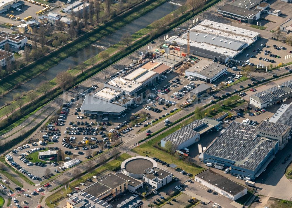 Emmendingen von oben - Autohandels- Gebäude des Autohauses Schmock in Emmendingen im Bundesland Baden-Württemberg, Deutschland