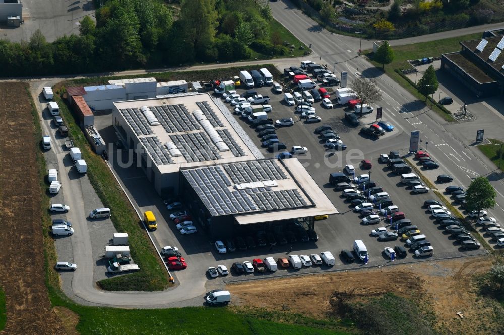 Villingen-Schwenningen von oben - Autohandels- Gebäude des Autohauses in Villingen-Schwenningen im Bundesland Baden-Württemberg, Deutschland