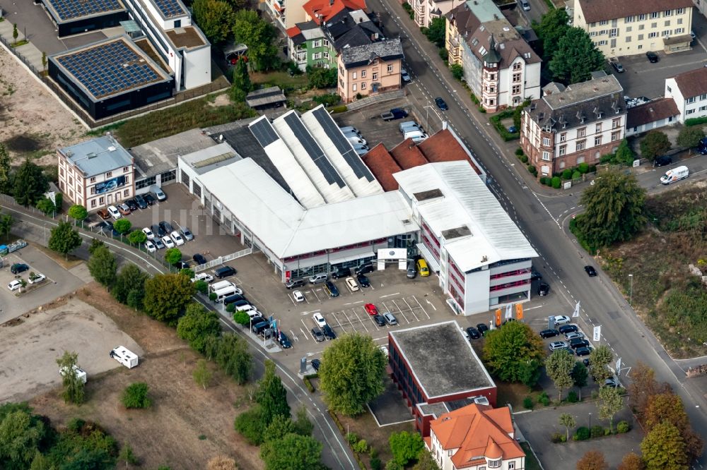 Lahr/Schwarzwald von oben - Autohandels- Gebäude des Autohauses Volkswagen Link in Lahr/Schwarzwald im Bundesland Baden-Württemberg, Deutschland