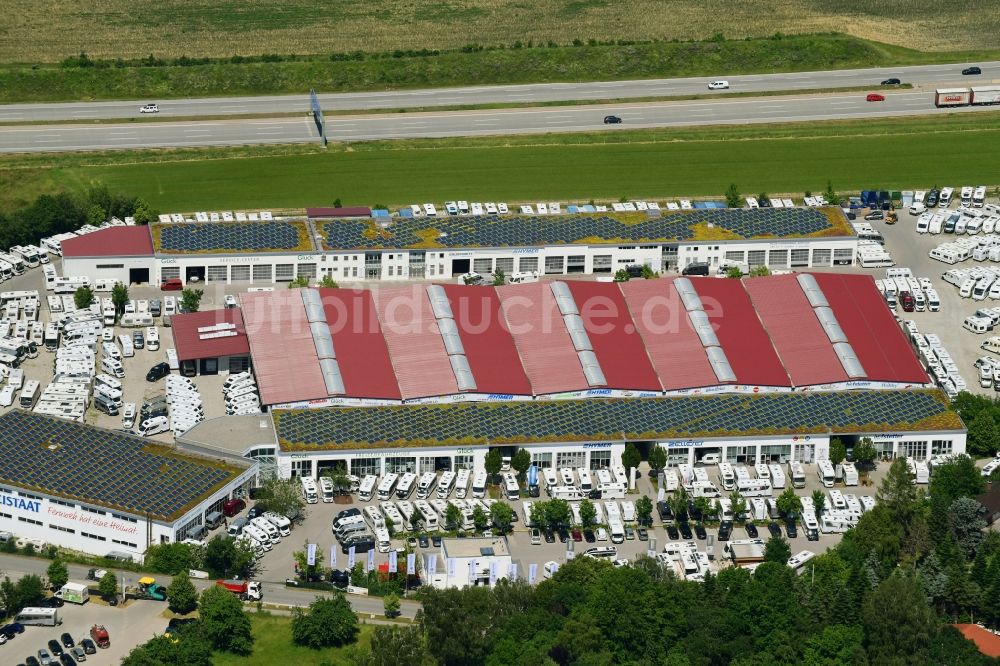 Luftaufnahme Sulzemoos - Autohandels- Gebäude des Autohauses Wohnwagencenter Hofstetter in Sulzemoos im Bundesland Bayern, Deutschland