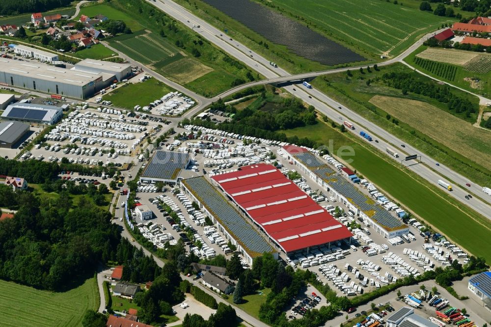 Sulzemoos aus der Vogelperspektive: Autohandels- Gebäude des Autohauses Wohnwagencenter Hofstetter in Sulzemoos im Bundesland Bayern, Deutschland