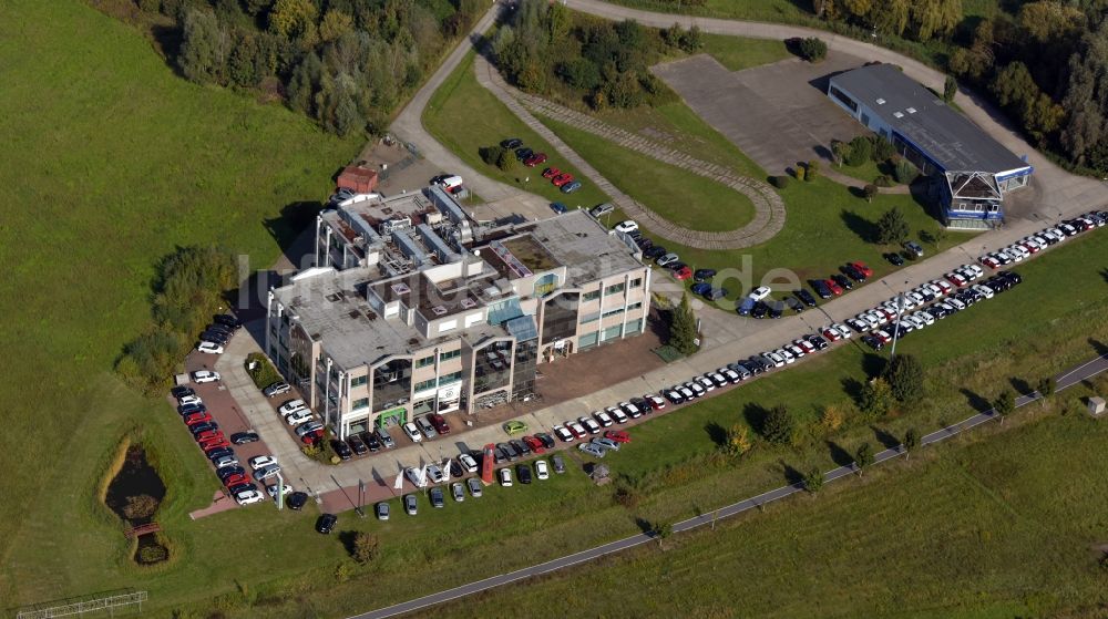 Schönefeld aus der Vogelperspektive: Autohandels- Gebäude des Autohauses Wunderlich in Schönefeld im Bundesland Brandenburg, Deutschland