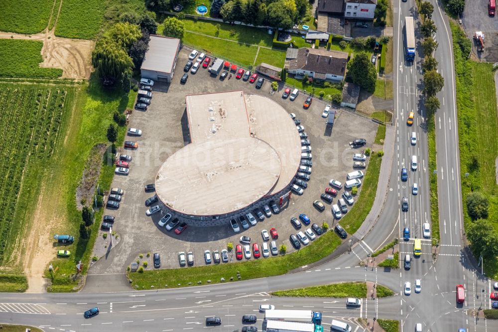 Kamen von oben - Autohandels- Gebäude TCB Automobile GmbH in Kamen im Bundesland Nordrhein-Westfalen, Deutschland