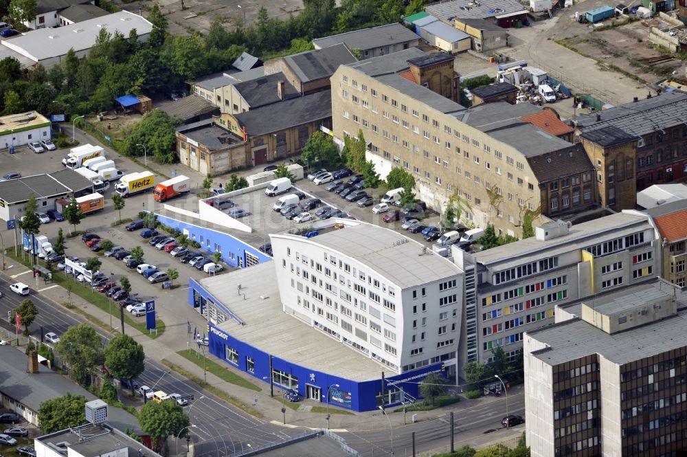 Berlin von oben - Autohaus PEUGEOT BERLIN BRANDENBURG GMBH Berlin Lichtenberg