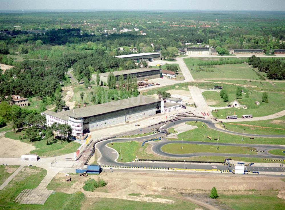 Luftbild Jüterbog / Brandenburg - Autorennbahn auf dem ehem. russ. Flugplatz Jüterbog.