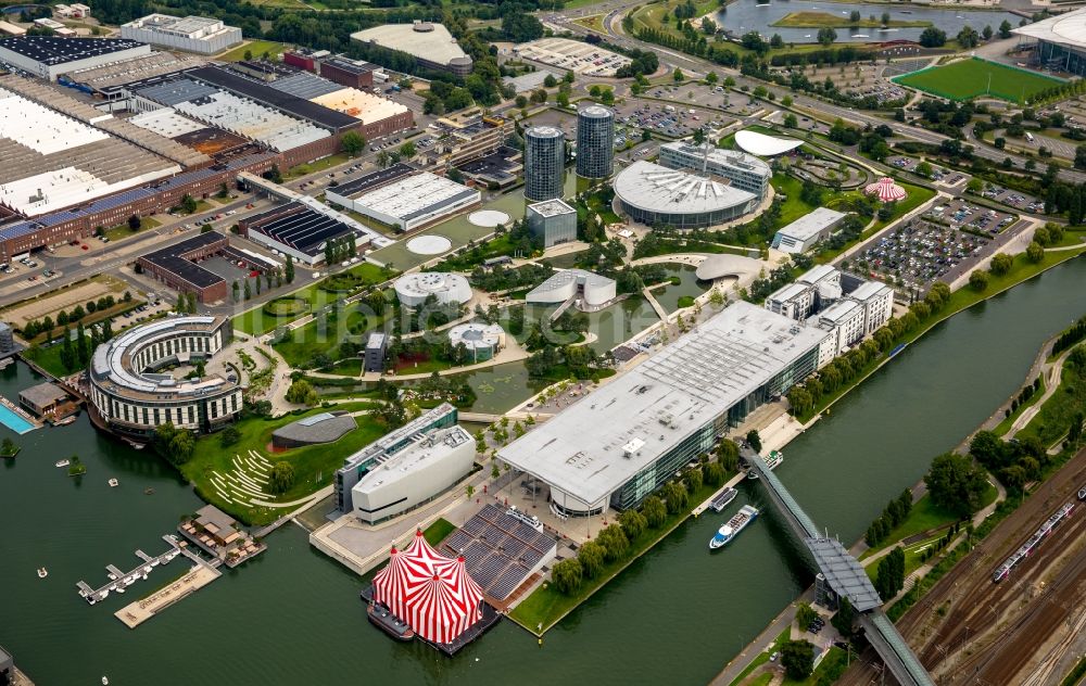 Luftaufnahme Wolfsburg - Autostadt GmbH am Werksgelände der Volkswagen AG in Wolfsburg im Bundesland Niedersachsen, Deutschland