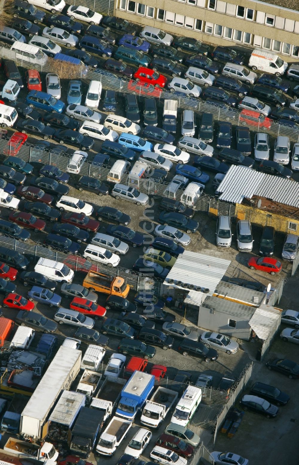 Luftaufnahme Bochum - Autoverwertung und Auto- Verschrottung im Gewerbegebiet Carolinenglück Hordel in Bochum im Bundesland Nordrhein-Westfalen