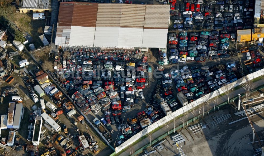 Bochum von oben - Autoverwertung und Auto- Verschrottung im Gewerbegebiet Carolinenglück Hordel in Bochum im Bundesland Nordrhein-Westfalen