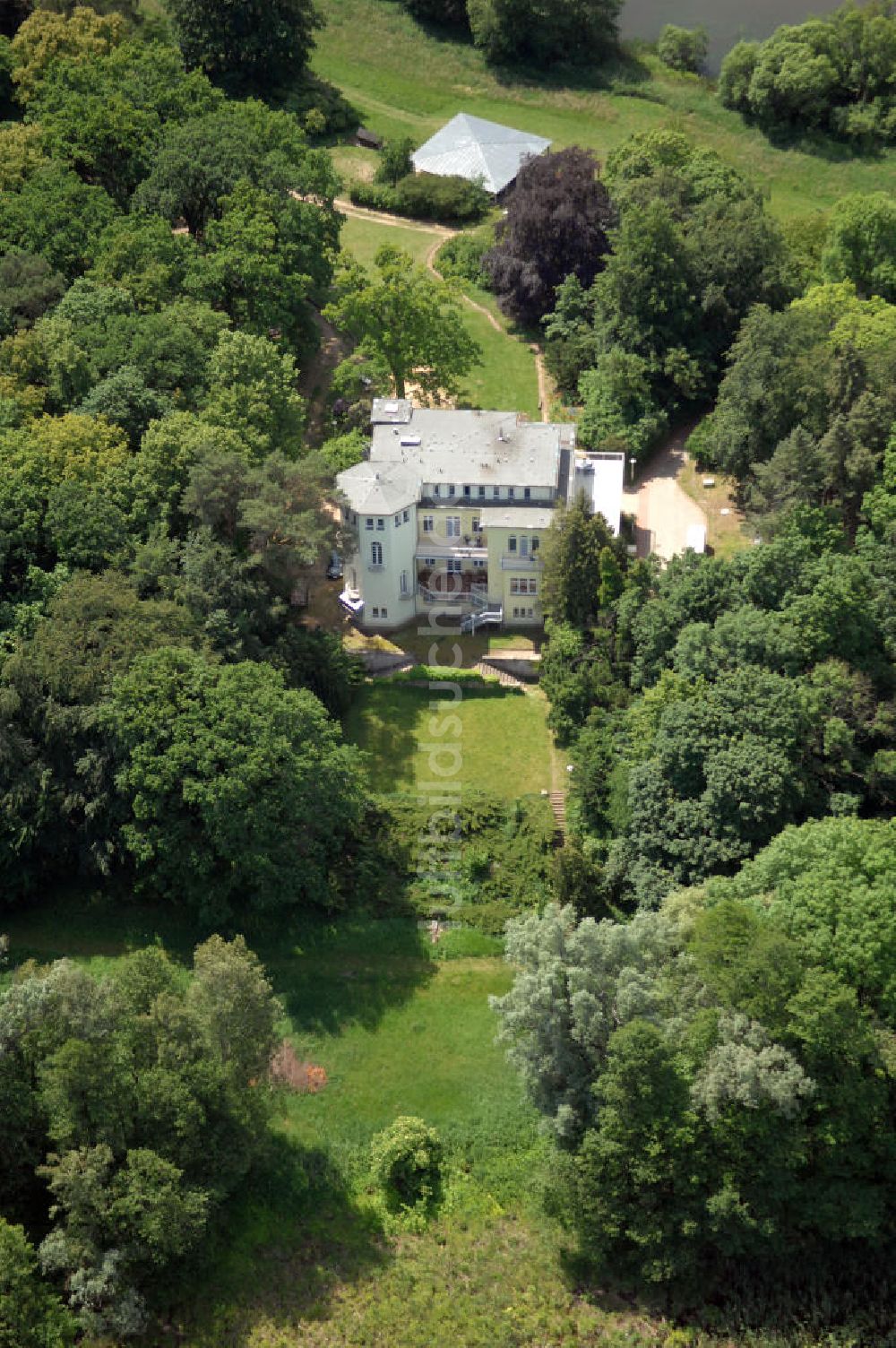 Dambeck aus der Vogelperspektive: AWO SANO Familienferienpark in Dambeck am Müritz-Nationalpark