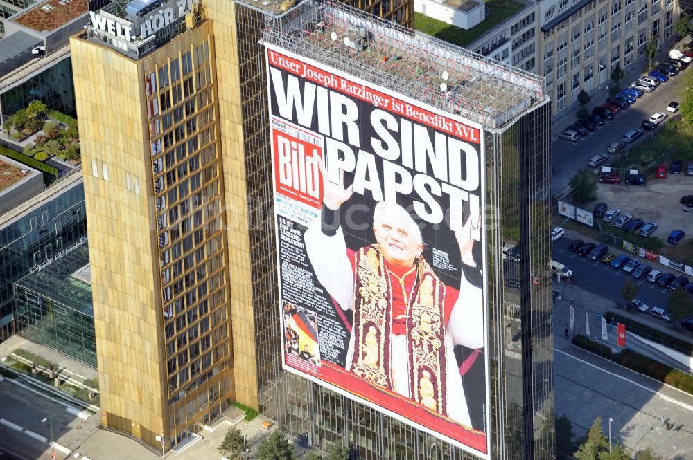 Berlin Kreuzberg von oben - Axel-Springer-Haus mit Papst-Plakat in Berlin-Kreuzberg