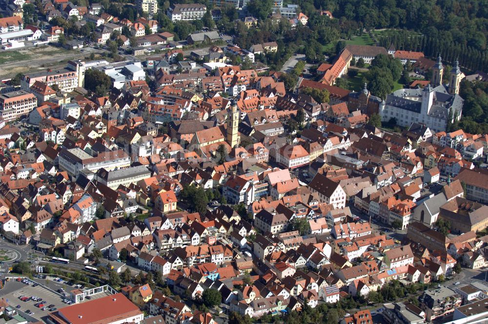 Bad Mergentheim aus der Vogelperspektive: Bad Mergentheim mit der St. Johannes Baptist Kirche, Deutschordensschloss, Schlosskirche und dem Deutschordensmuseum