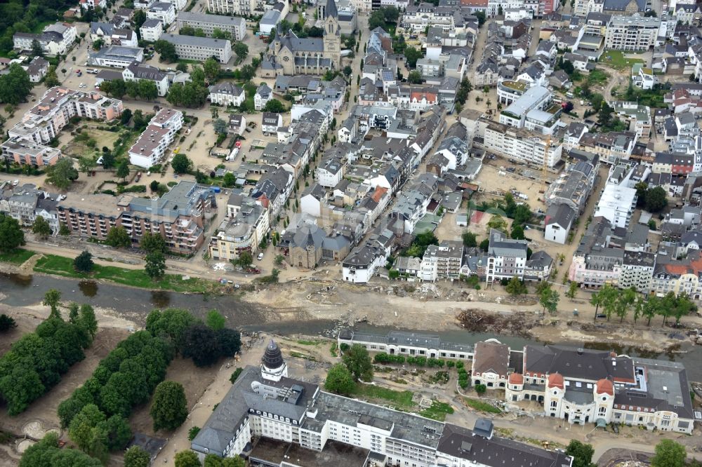 Luftaufnahme Bad Neuenahr-Ahrweiler - Bad Neuenahr-Ahrweiler nach der Hochwasserkatastrophe im Ahrtal diesen Jahres im Bundesland Rheinland-Pfalz, Deutschland