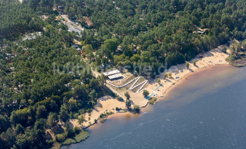 Senftenberg von oben - Badegäste am Senftenberger See in Senftenberg im Bundesland Brandenburg, Deutschland