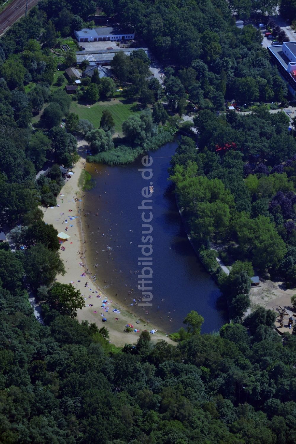 Berlin aus der Vogelperspektive: Badesee in der Wuhlheide in Berlin-Oberschöneweide