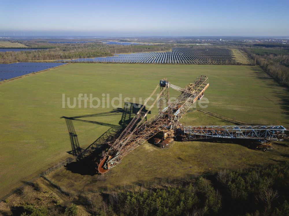 Schipkau aus der Vogelperspektive: Bagger im ehemaligen Braunkohle - Tagebau im Ortsteil Hörlitz in Schipkau im Bundesland Brandenburg, Deutschland