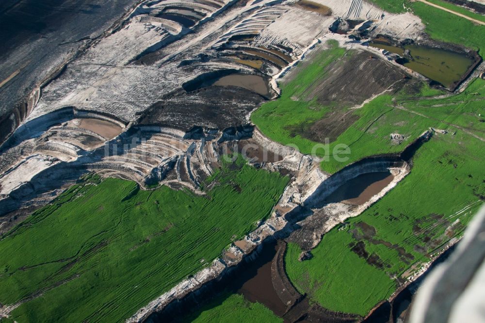 Luftbild Inden - Bagger- Förderbrücke im Braunkohle - Tagebau in Inden im Bundesland Nordrhein-Westfalen