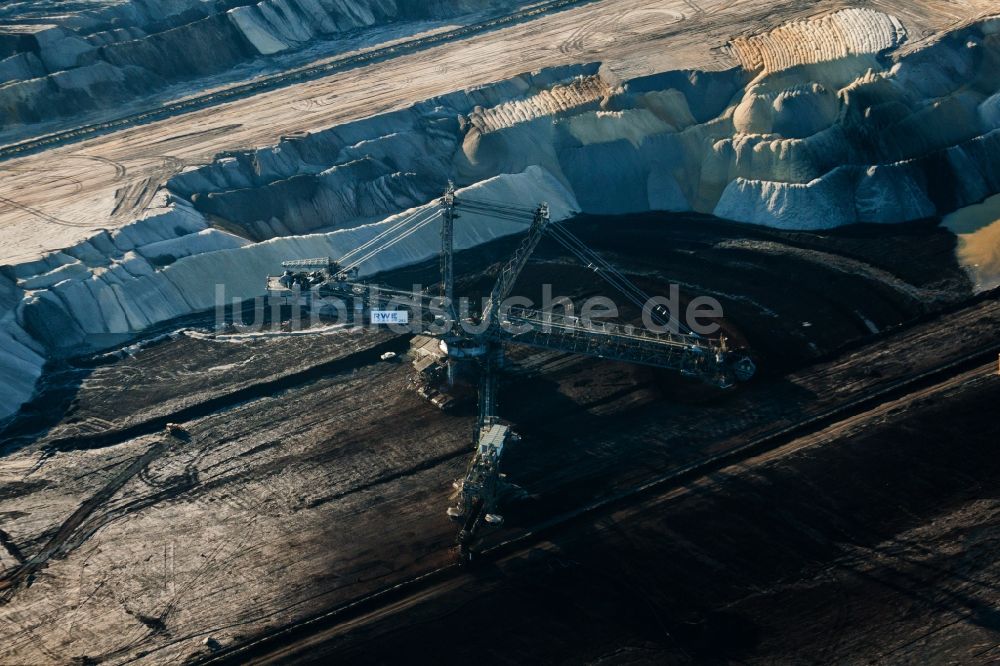 Luftaufnahme Inden - Bagger- Förderbrücke im Braunkohle - Tagebau in Inden im Bundesland Nordrhein-Westfalen