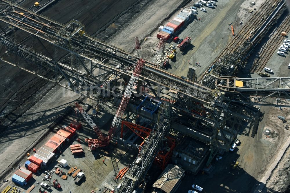 Luftbild Nochten - Bagger- Förderbrücke im Braunkohle - Tagebau der Vattenfall Europe Sales GmbH in Nochten im Bundesland Sachsen