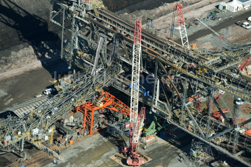 Luftbild Nochten - Bagger- Förderbrücke im Braunkohle - Tagebau der Vattenfall Europe Sales GmbH in Nochten im Bundesland Sachsen