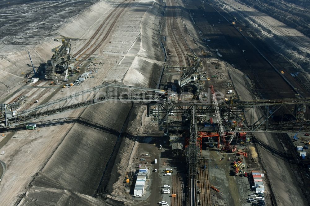 Luftaufnahme Nochten - Bagger- Förderbrücke im Braunkohle - Tagebau der Vattenfall Europe Sales GmbH in Nochten im Bundesland Sachsen