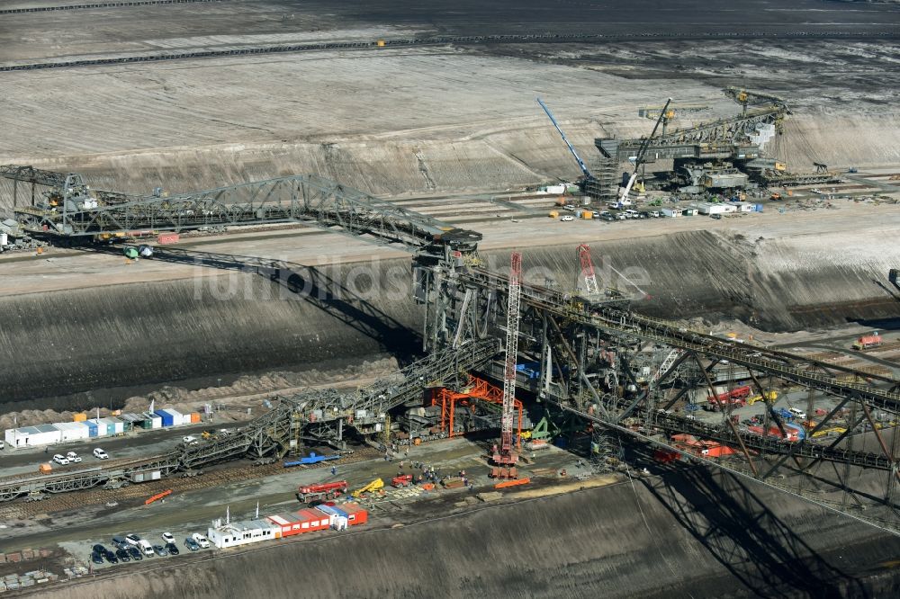 Luftaufnahme Nochten - Bagger- Förderbrücke im Braunkohle - Tagebau der Vattenfall Europe Sales GmbH in Nochten im Bundesland Sachsen