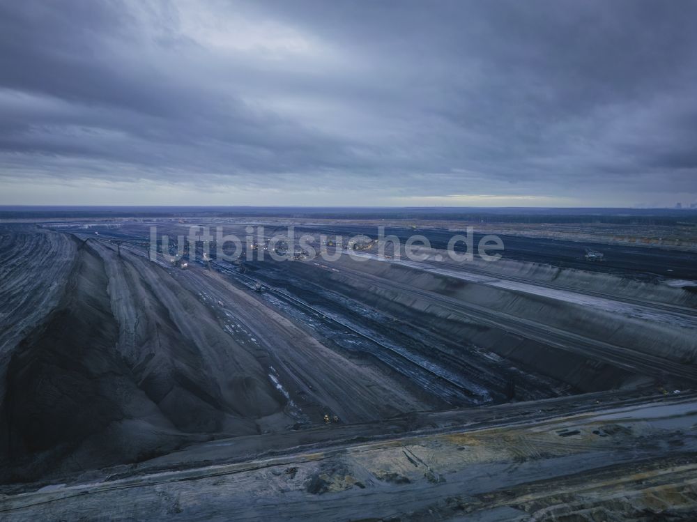 Luftaufnahme Nochten - Bagger- Förderbrücke im Braunkohle - Tagebau der Vattenfall Europe Sales GmbH in Nochten im Bundesland Sachsen