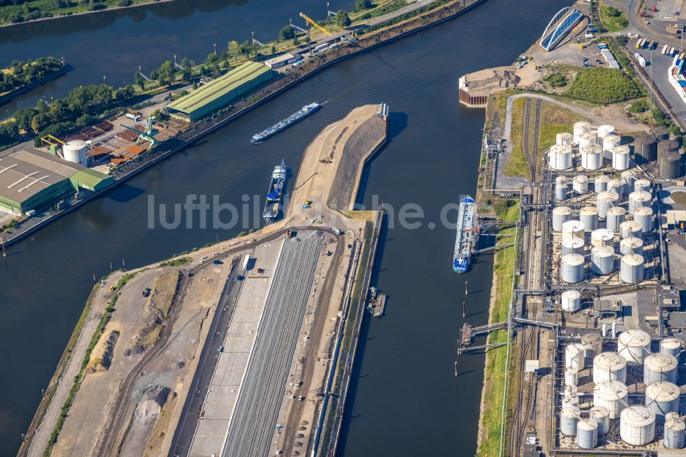 Luftaufnahme Duisburg - Baggerarbeiten auf der Kohleninsel im Hafen in Duisburg im Bundesland Nordrhein-Westfalen, Deutschland