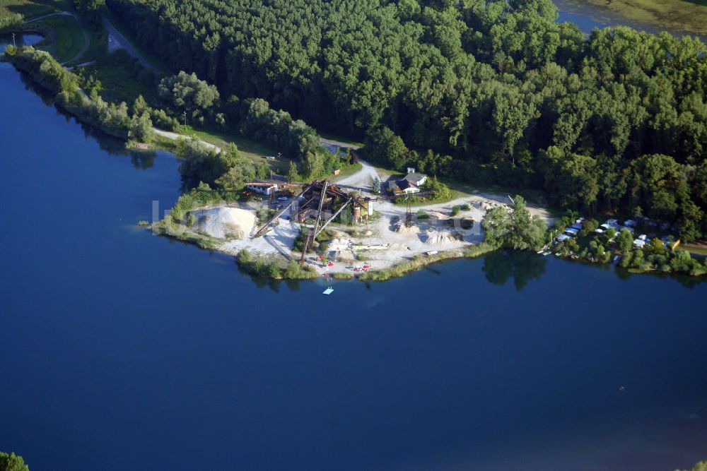 Philippsburg aus der Vogelperspektive: Baggersee am Altrhein