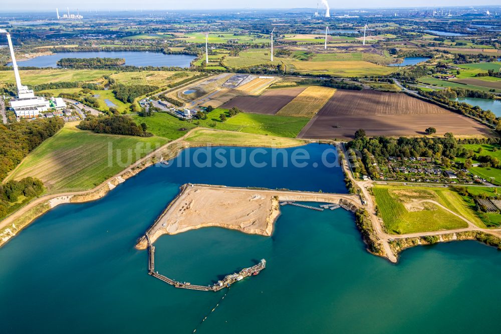 Luftaufnahme Kamp-Lintfort - Baggersee und Kies- Tagebau der Heidelberger Sand und Kies GmbH in Kamp-Lintfort im Bundesland Nordrhein-Westfalen, Deutschland