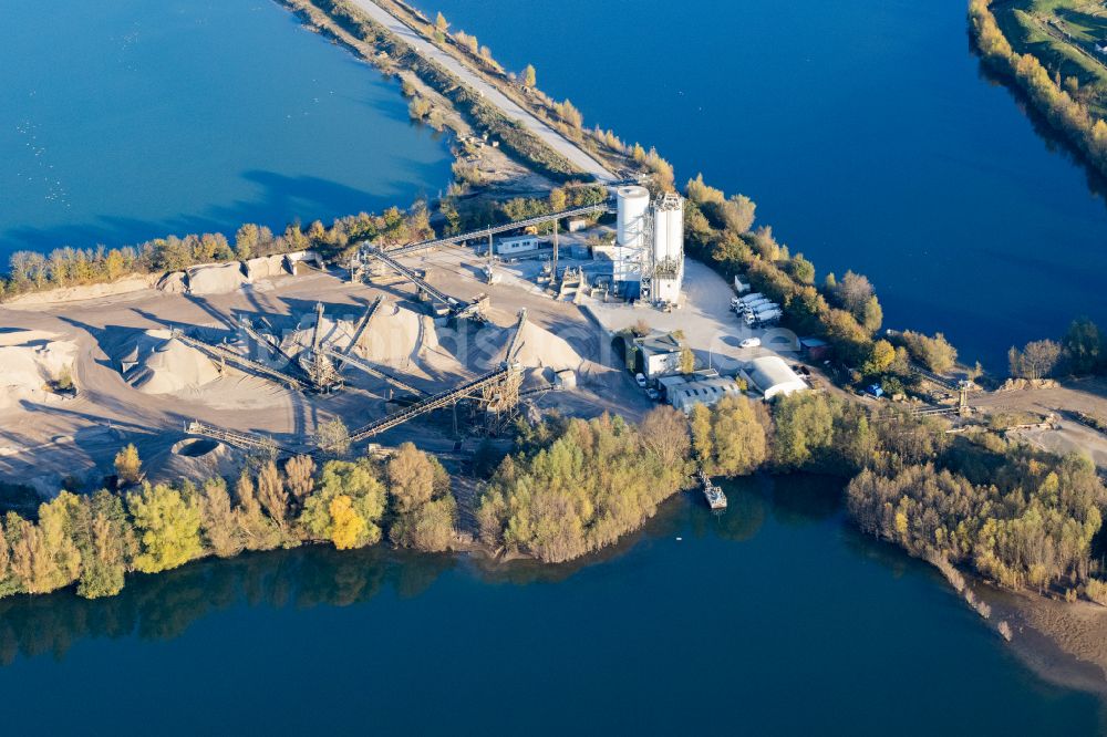 Vorst von oben - Baggersee und Kies- Tagebau der Holcim Kies und Splitt GmbH in Vorst im Bundesland Nordrhein-Westfalen, Deutschland