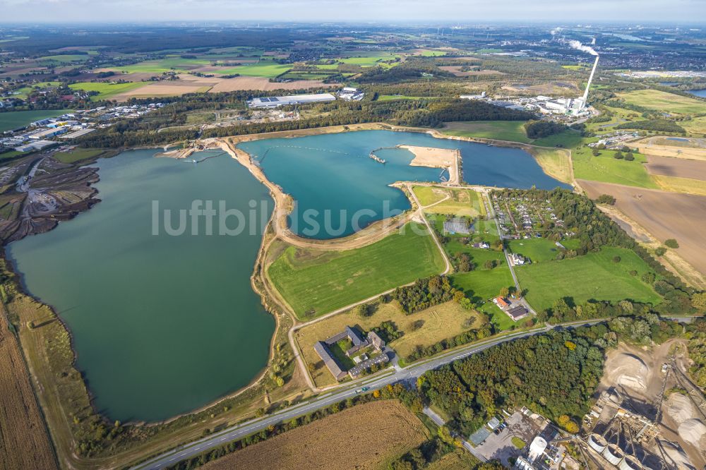 Kamp-Lintfort aus der Vogelperspektive: Baggersee und Kies- Tagebau in Kamp-Lintfort im Bundesland Nordrhein-Westfalen, Deutschland