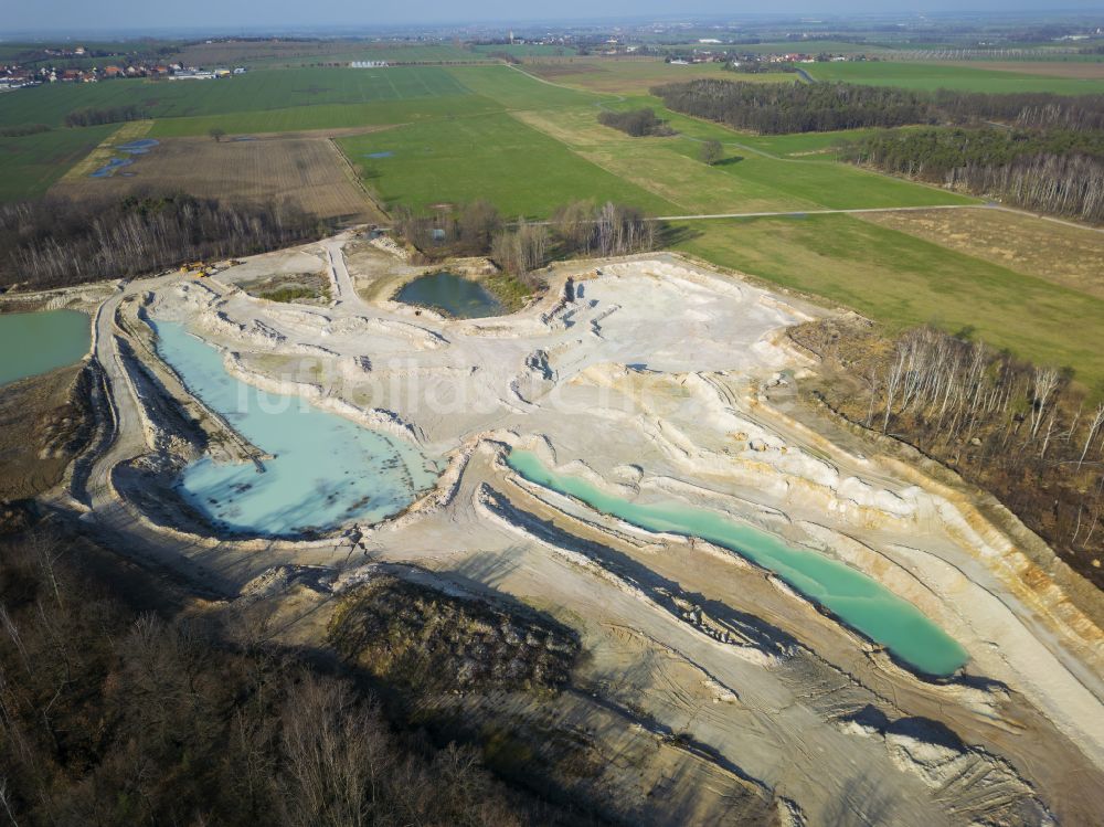 Priestewitz aus der Vogelperspektive: Baggersee und Kies- Tagebau Kaolingrube Ockrilla - Das Blaue Loch in Priestewitz im Bundesland Sachsen, Deutschland