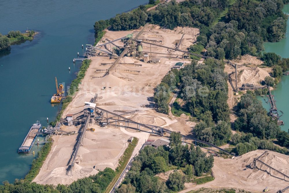 Meißenheim aus der Vogelperspektive: Baggersee und Kies- Tagebau und Verladung Kiesgrube Meißenheim in Meißenheim im Bundesland Baden-Württemberg, Deutschland