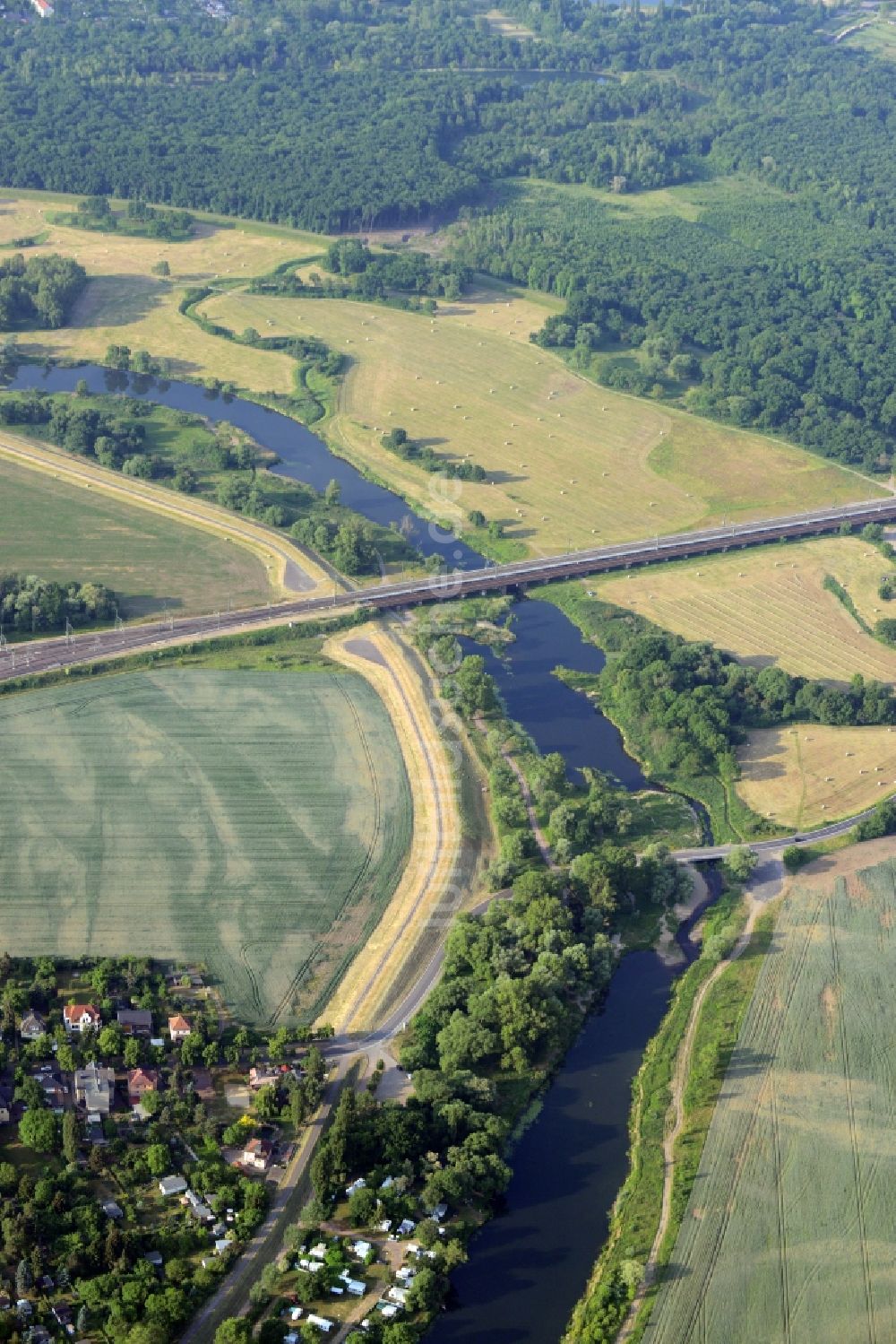 Biederitz von oben - Bahn- Brückenbauwerk in Biederitz im Bundesland Sachsen-Anhalt