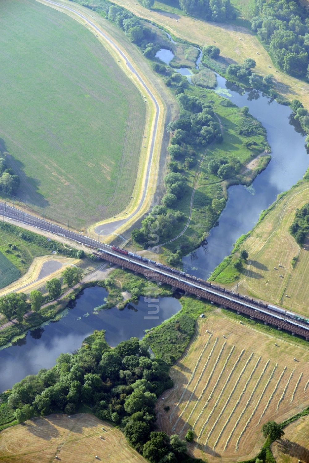 Luftaufnahme Biederitz - Bahn- Brückenbauwerk in Biederitz im Bundesland Sachsen-Anhalt