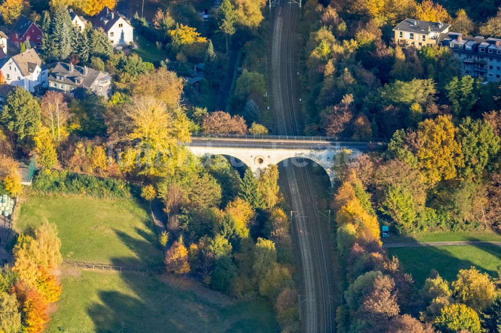 Luftbild Witten - Bahn- Brückenbauwerk Eisenbahn- Überführung in Witten im Bundesland Nordrhein-Westfalen