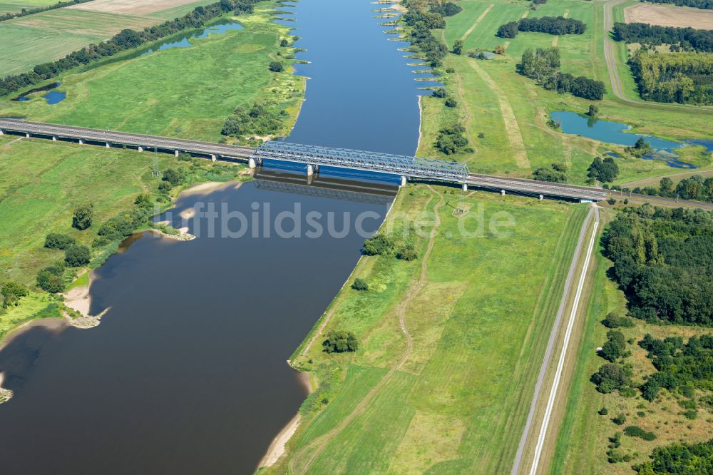 Schönhausen (Elbe) von oben - Bahn- Brückenbauwerk Elbe in Schönhausen (Elbe) / Hämerten im Bundesland Sachsen-Anhalt, Deutschland