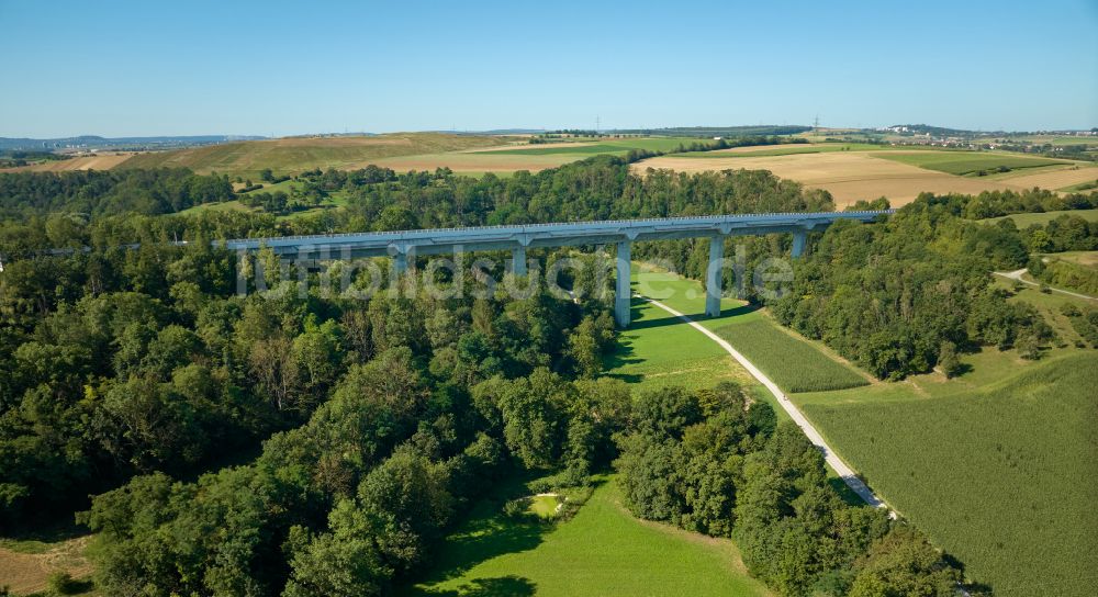 Markgröningen aus der Vogelperspektive: Bahn- Brückenbauwerk Glemstalbrücke in Markgröningen im Bundesland Baden-Württemberg, Deutschland