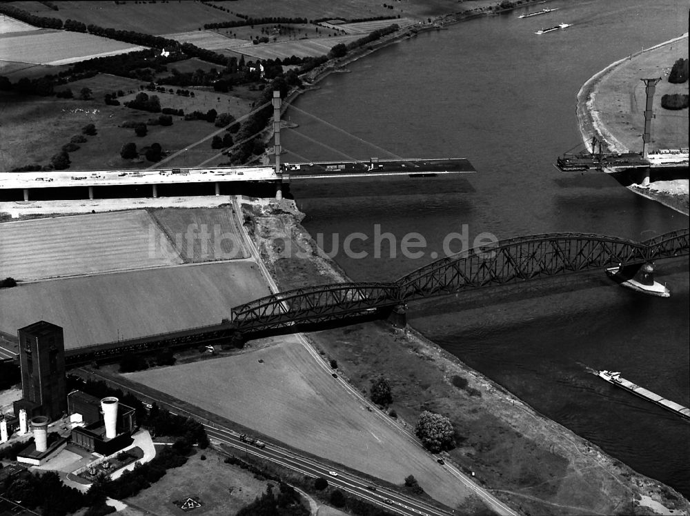 Luftaufnahme Duisburg - Bahn- Brückenbauwerk Haus-Knipp-Eisenbahnbrücke in Duisburg im Bundesland Nordrhein-Westfalen, Deutschland