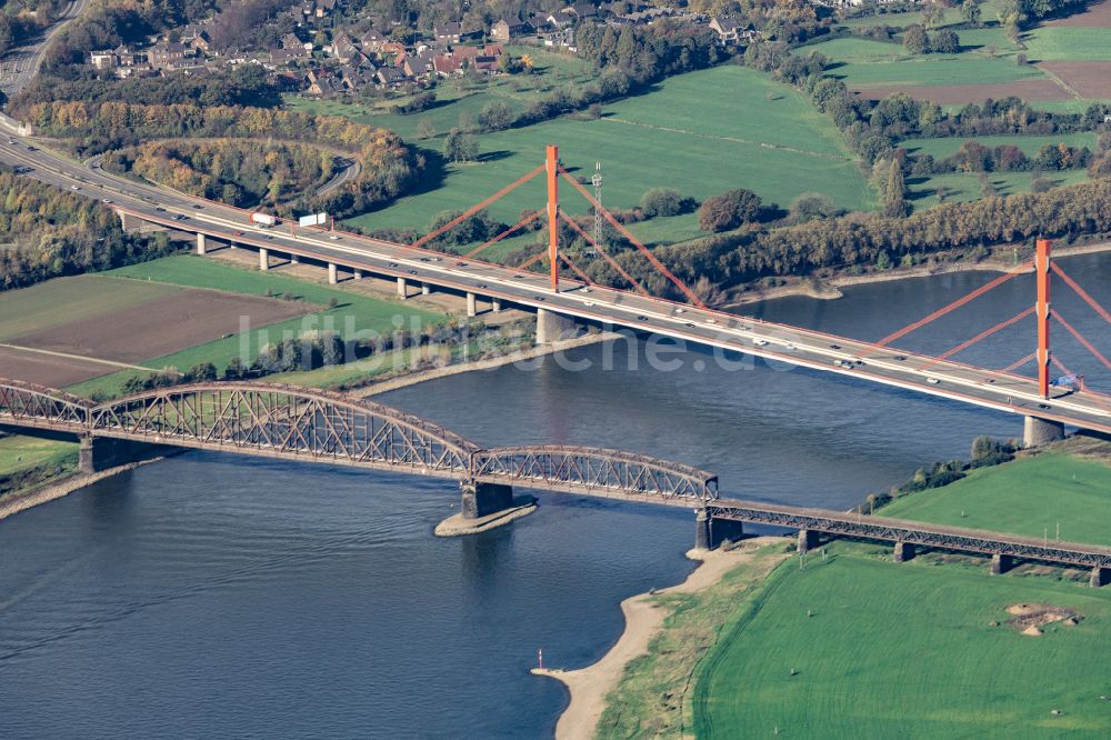 Luftbild Duisburg - Bahn- Brückenbauwerk Haus-Knipp-Eisenbahnbrücke in Duisburg im Bundesland Nordrhein-Westfalen, Deutschland